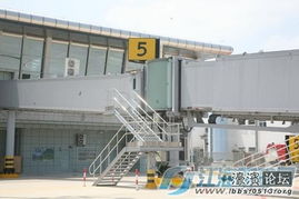 興東機(jī)場(chǎng)2號(hào)航站樓今起試運(yùn)行 廊橋啟用，南通航空邁入新篇章